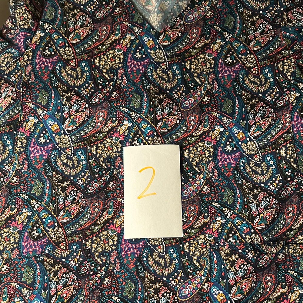 Vera Bradley Floral and Paisley scrub tops - Picture 4 of 11